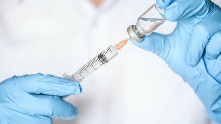 O tara din Europa este prima din lume care incepe vaccinarea impotriva gripei aviare. Persoanele care vor fi imunizate