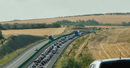 Haos pe sosele! Dupa 4 zile de distractie, s-a stat si 7 ore in trafic