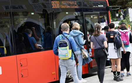 Primele masini fara sofer destinate transportului public local, testate in Germania