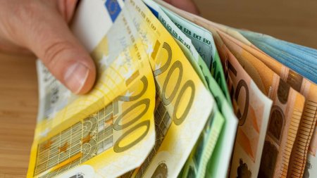 Comisia Europeana: Romania nu indeplineste conditiile pentru adoptarea monedei euro. Bulgaria sta cel mai bine