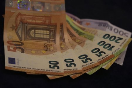 Raport al Comisiei Europene: Romania nu poate adera la Euro. Nu indeplineste conditiile / Vecinii bulgari stau cel mai bine