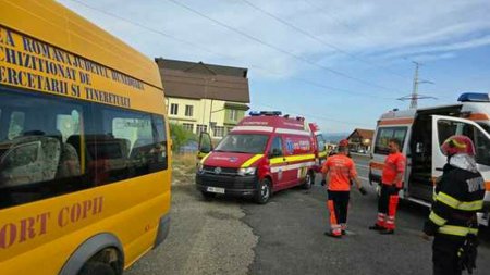 Accident grav in Sibiu, intre un microbuz scolar si o masina. Planul Rosu de interventie a fost activat