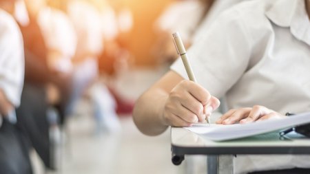 Absenti la Evaluarea Nationala. Peste 15.000 de elevi nu s-au inscris la examen