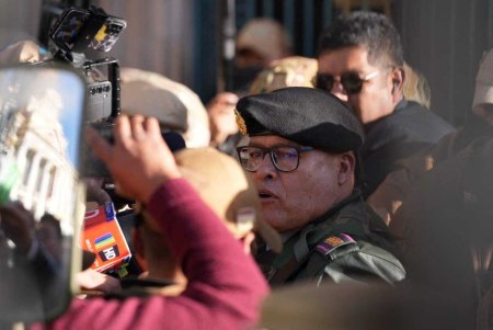 Militarii rebeli din Bolivia s-au retras, dupa tentativa de „lovitura de stat”. Seful armatei, demis si arestat