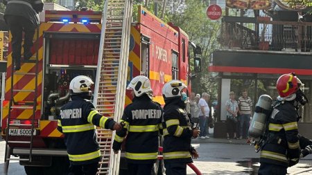 Incendiu puternic la un ansamblu de magazine din Ploiesti. Un mesaj Ro-Alert a fost emis