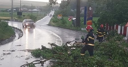 Vremea rea pune stapanire pe Romania. Vijelii si cod galben in jumatate de tara