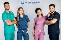 Doctor in <span style='background:#EDF514'>UNIFORMA</span> redefineste moda medicala prin costumele medicale elastice