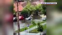 O ploaie torentiala de o ora a facut prapad la Oradea. Canalizarile nu au mai facut fata, iar pe sosele s-au format rauri