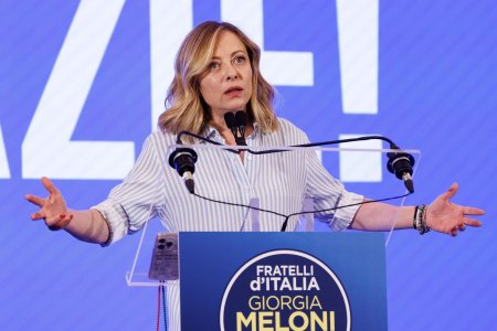 Giorgia Meloni, tinta criticilor opozitiei italiene, dupa publicarea in presa a unor videoclipuri cu scandari fasciste ale tinerilor din partidul sau