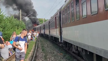 Accident grav in Slovacia. Un tren a lovit un autobuz si a luat foc. Sunt cel putin cinci morti. VIDEO