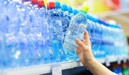 A bea apa din sticle din plastic poate creste riscul de diabet!