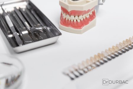 Care e varianta optima: proteza dentara fara implant sau proteza fixa? Vezi despre fiecare in parte