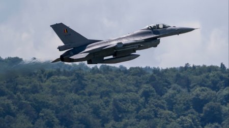 Inca trei avioane F-16 cumparate din Norvegia au ajuns in Romania. Cate are acum Armata