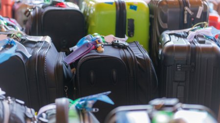 Abuz asupra calatorilor: Cum se masoara o valiza pe aeroportul din Birmingham la o cursa Ryanair spre Bucuresti