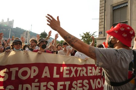 Alegeri in Franta. Atmosfera tensionata la Lyon: comerciantii se baricadeaza de teama unei manifestatii violente impotriva extremei drepte