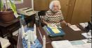 O femeie de 100 de ani care lucreaza sase zile pe saptamana dezvaluie cele sase alimente pe care se bazeaza pentru a-si mentine 
