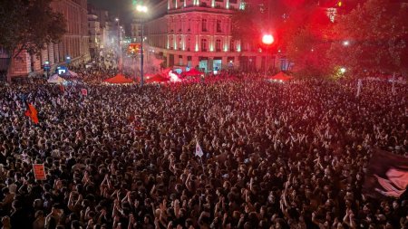 Zeci de mii de oameni au protestat la Paris, dupa victoria extremei drepte la alegerile de duminica