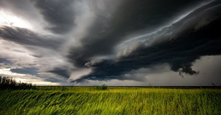 Romania va fi lovita de furtuni puternice, timp de 24 de ore. Va ploua in aproape toata tara