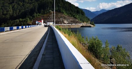 Cel mai spectaculos drum din Retezat, care duce spre marele baraj de la Gura Apelor, in santier VIDEO