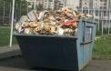 Barbarie: Sute de carti aruncate la gunoi la o scoala din Cluj-Napoca