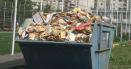 O scoala din Cluj arunca la gunoi sute de carti? Adevarul din spatele unei stiri revoltatoare