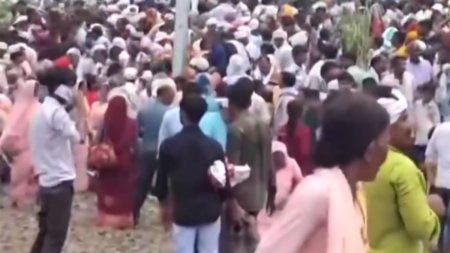 Peste 80 de oameni au murit in urma unei busculade la o adunare religioasa hindusa in India