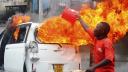 Noi proteste violente in Kenya. Manifestantii au dat foc la masini, politia a ripostat cu gaze lacrimogene