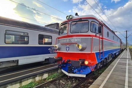 Un tren care circula pe ruta Mangalia – Satu Mare, peste trei ore intarziere din cauza unui copac doborat de furtuna