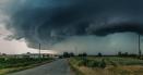 Balcanii, maturati de furtuna. Ploile torentiale au devastat orase din Serbia, Bosnia si au ucis doi oameni in Muntenegru