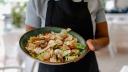 Salata Caesar implineste 100 de ani: De la improvizatie la un clasic al meniurilor din restaurante