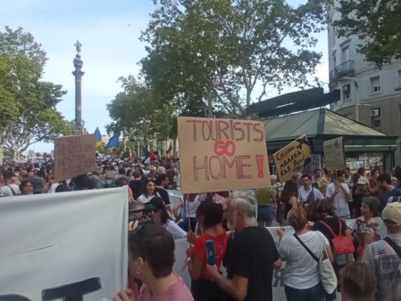 Locuitorii Barcelonei protesteaza impotriva turismului de masa: 