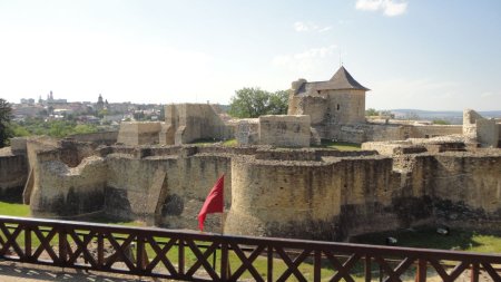 Cetatea Sucevei, cea mai moderna constructie <span style='background:#EDF514'>MEDIEVAL</span>a