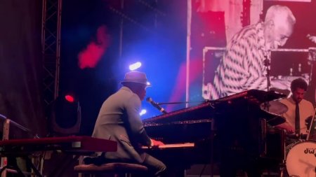 Jazz-ul, vedeta unui festival din Cluj-Napoca. <span style='background:#EDF514'>PIAN</span>istul Roberto Fonseca a surprins publicul cu ritmurile aduse din Cuba