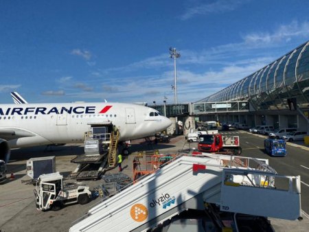 Aeroporturile din Paris ar putea fi blocate de o greva inainte de deschiderea Jocurilor Olimpice