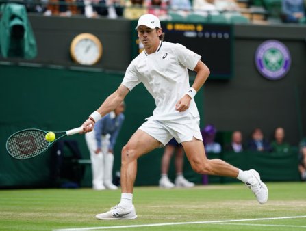 Dupa un meci de aproape trei ore, Alex de Minaur s-a calificat in sferturi de finala la Wimbledon