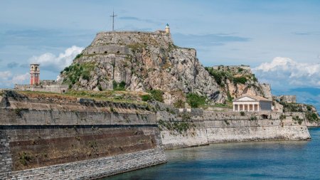 De ce mor turistii straini pe insulele din Grecia: Intre 2 si 5 dupa-amiaza nu e picior de om afara
