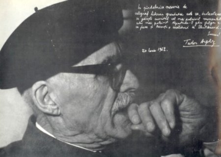 Ion Cristoiu: Potrivit lui Arghezi, <span style='background:#EDF514'>ROMANUL</span> nu admite intr-o chestiune nici o mijlocie, ci numai extremitatile