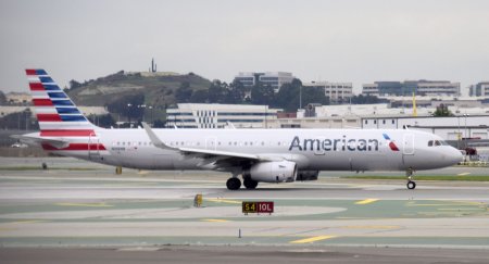Un avion Boeing al companiei United <span style='background:#EDF514'>AIRLINE</span>s si-a pierdut o roata la decolarea de pe aeroportul din Los Angeles