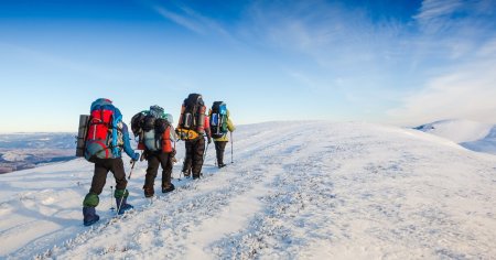 Corpul unui alpinist american disparut a fost gasit dupa 22 de ani in Peru: a fost identificat dupa <span style='background:#EDF514'>PASAPORT</span>ul pe care inca il avea in buzunar