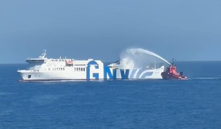 Sute de pasageri blocati ore in sir in larg, dupa ce un incendiu a izbucnit la bordul feribotului Tenacia in drum spre Mallorca