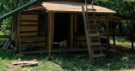 Cum arata cabana de pe Valea Prahovei a Mihaelei Bilic: Prispa mea a primit un cozoroc. A iesit minunat