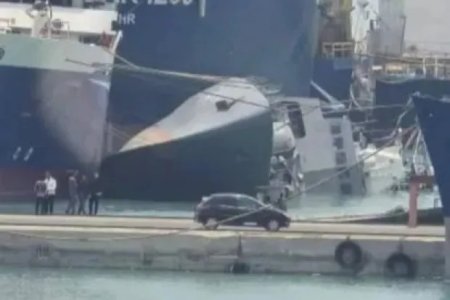 Una dintre cele mai mari si moderne nave de razboi din Iran s-a rasturnat intr-un port