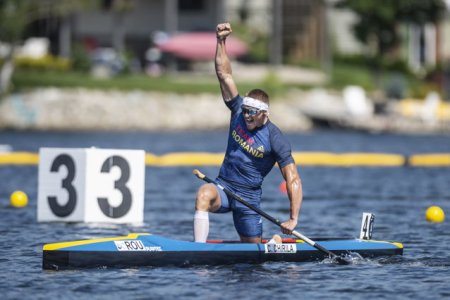 Reprezentantii Romaniei in competitia de canoe la Paris: Catalin Chirila, Oleg Nuta si Ilie Sprincea