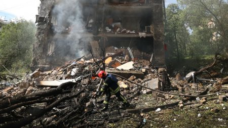 <span style='background:#EDF514'>BILANT</span>ul atacurilor de luni in Ucraina, unde o lovitura a devastat un spital de copii, urca la 43 de morti