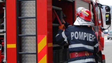 Masina de pompieri a luat foc in timpul interventiei