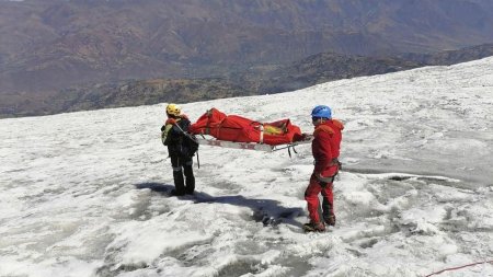 Descoperire macabra pe munte: Doi americani au gasit cadavrul unui alpinist disparut in urma cu 22 de ani
