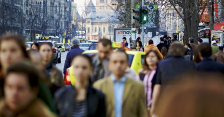 Sondaj: Jumatate dintre romani cred ca politicienii ascund motivele reale din spatele deciziilor lor