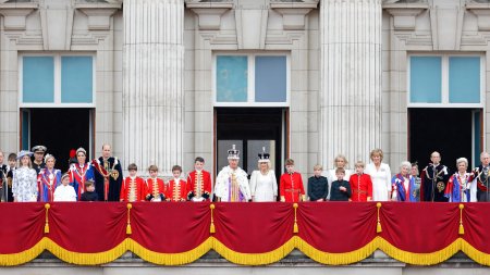Palatul Buckingham deschide vizitatorilor camera cu celebrul <span style='background:#EDF514'>BALC</span>on. Cat costa un bilet