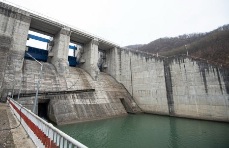 Apele Romane investesc peste 20 de milioane de lei in reabilitarea unui baraj vechi de un secol in judetul Brasov