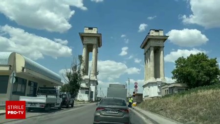VIDEO Traducatoarea ceremoniei de pe Podul Prieteniei a <span style='background:#EDF514'>LESINAT</span> de caldura dupa discursul interminabil al unui oficial bulgar